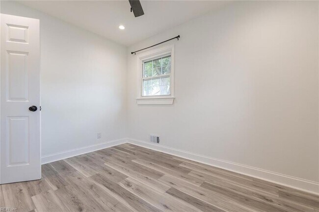 Building Photo - 314 Mohican Dr