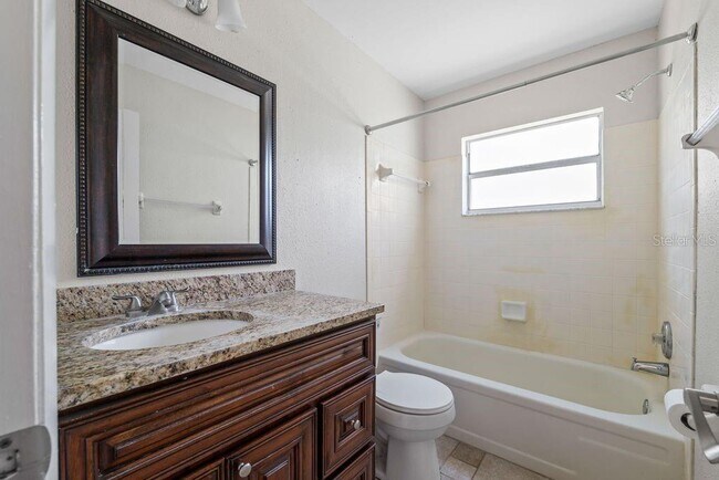 Building Photo - 7504 N Sanibel Cir