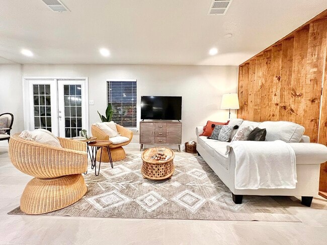 Building Photo - 9047 Twincreek Farm