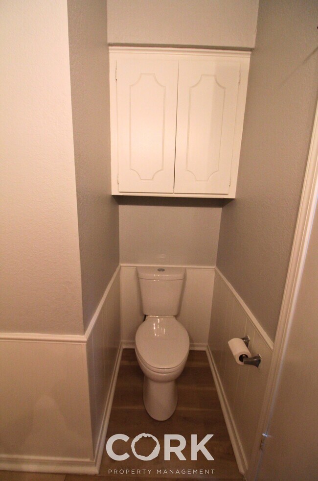 Building Photo - 708 Teal Pl