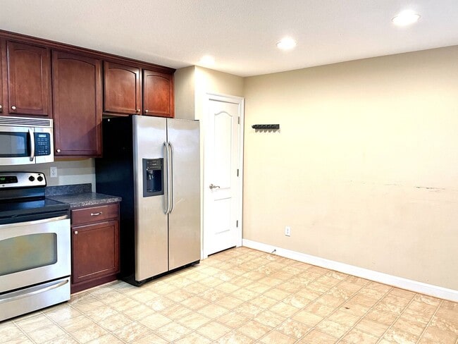 Building Photo - Beautifully Maintained Home in the Heart o...