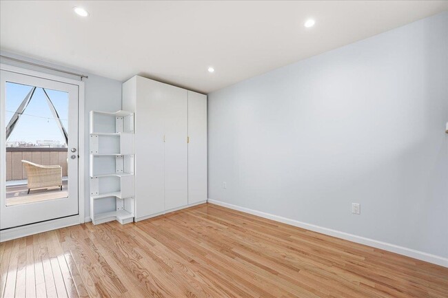 Building Photo - 600 Jefferson St