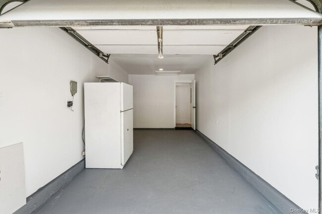 Building Photo - 98 Rose Pl