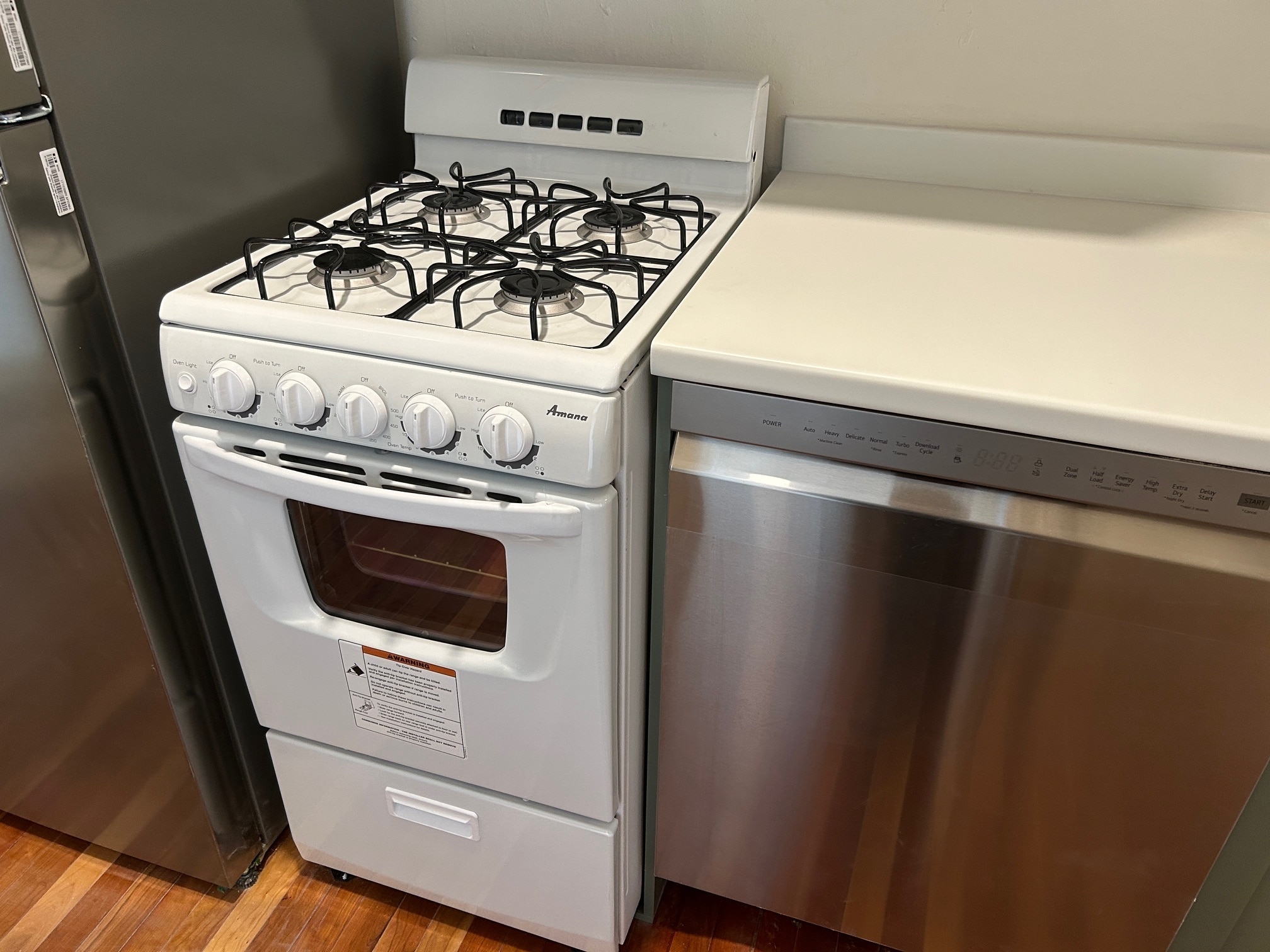 Range & Dishwasher - 1110 W Wayne St