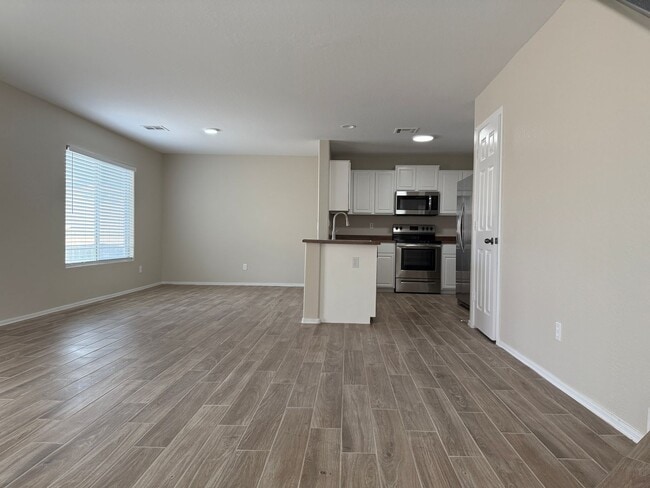 Building Photo - Buckeye, 4 bed, 2.5 bath, huge lot, across...