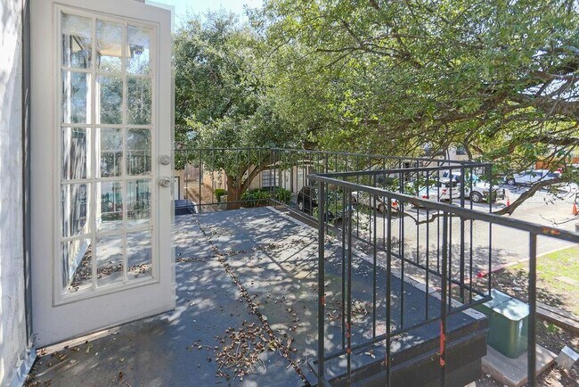 Building Photo - 1307 Kinney Ave
