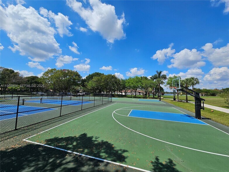 Building Photo - 4279 Greenbriar Ln