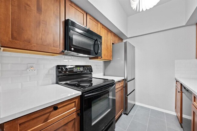 Building Photo - 1217 1/2 W 39th St
