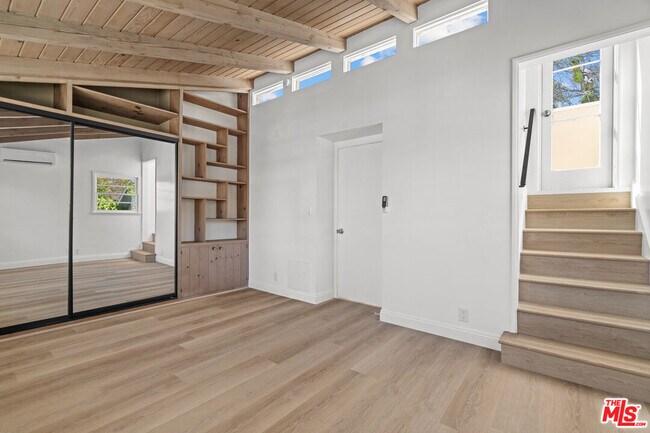 Building Photo - 814 3rd St