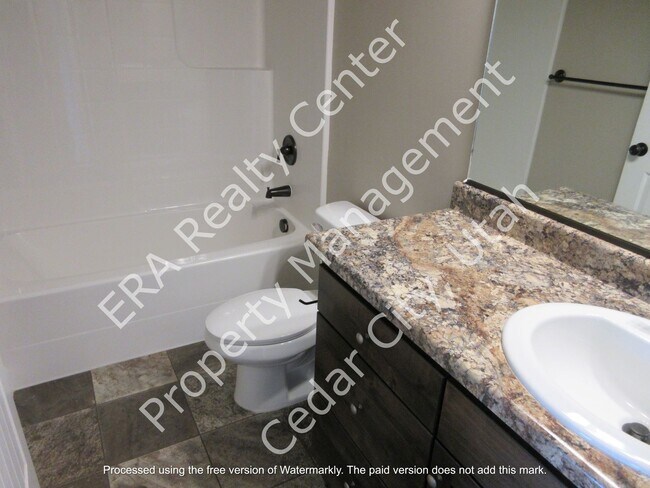 Building Photo - **Move-In Bonus!!! 3 bedroom, 2.5 bath - Newer town home living in the heart of Cedar City!
