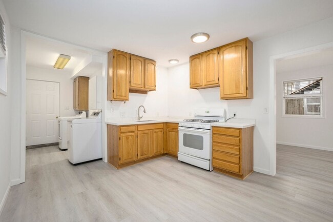 Building Photo - 1712 Stanton St - 2 bedroom | 1 bath | Low...