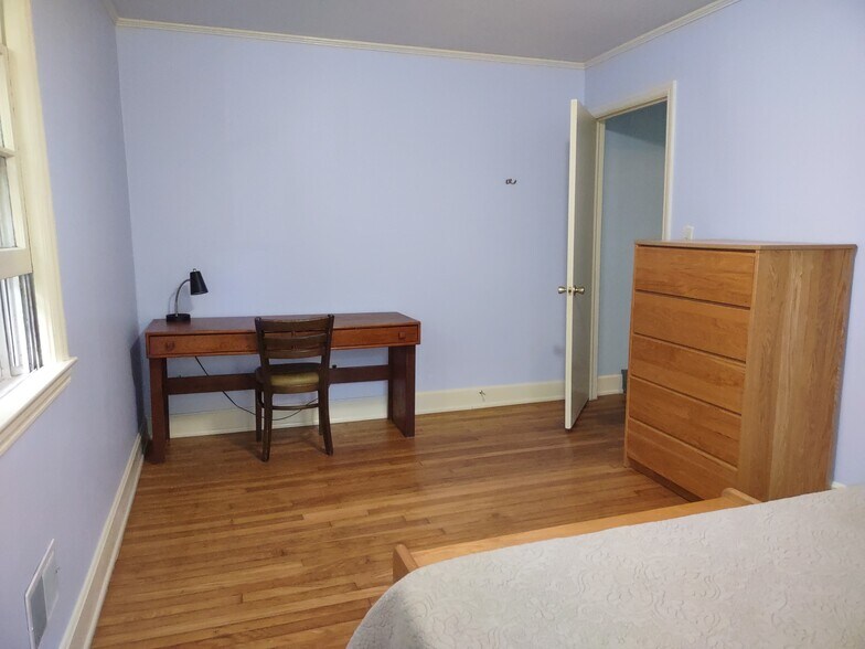 Main bedroom - 223 Barclay Road