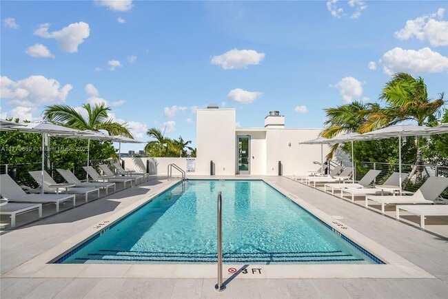 Building Photo - 10281 W Bay Harbor Dr