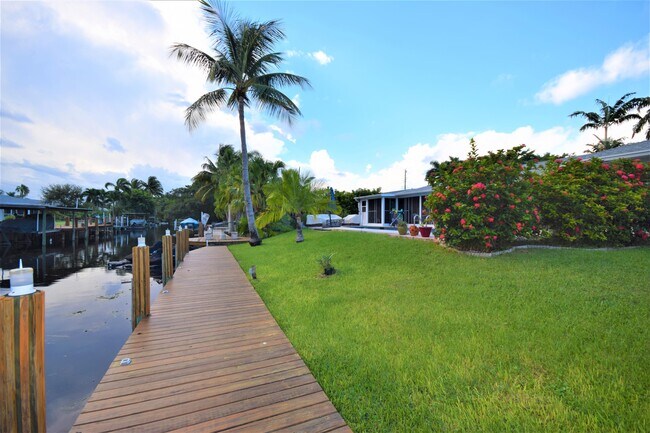 Building Photo - 1036 SW 26th Ave