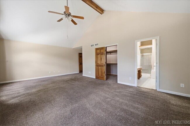 Building Photo - 13 Saddlewood Ct