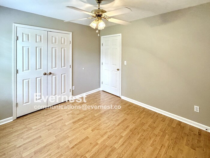 Building Photo - 902 Wildrose Ct