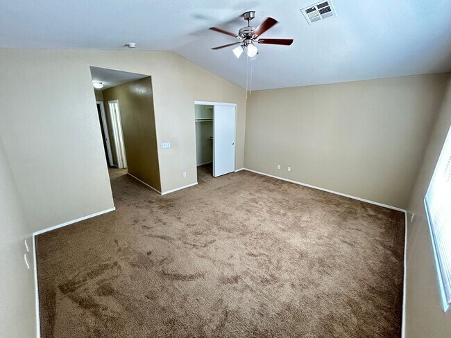 Building Photo - Gorgeous 4-bedroom home with a pool!
