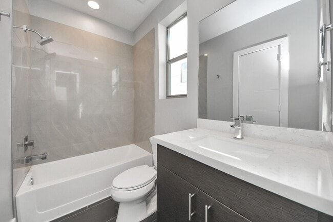 Building Photo - 3204 Sherman St