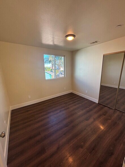 Building Photo - 333 E 69th St