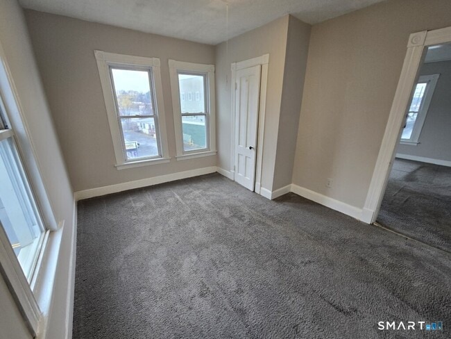 Building Photo - 779 E Main St