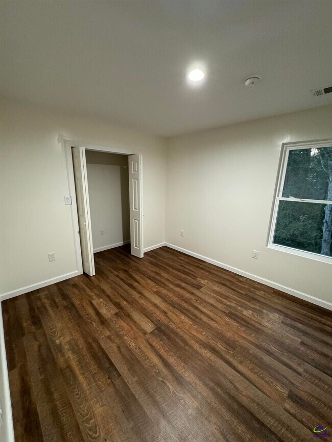 Building Photo - 104 Acorn Ridge Ct