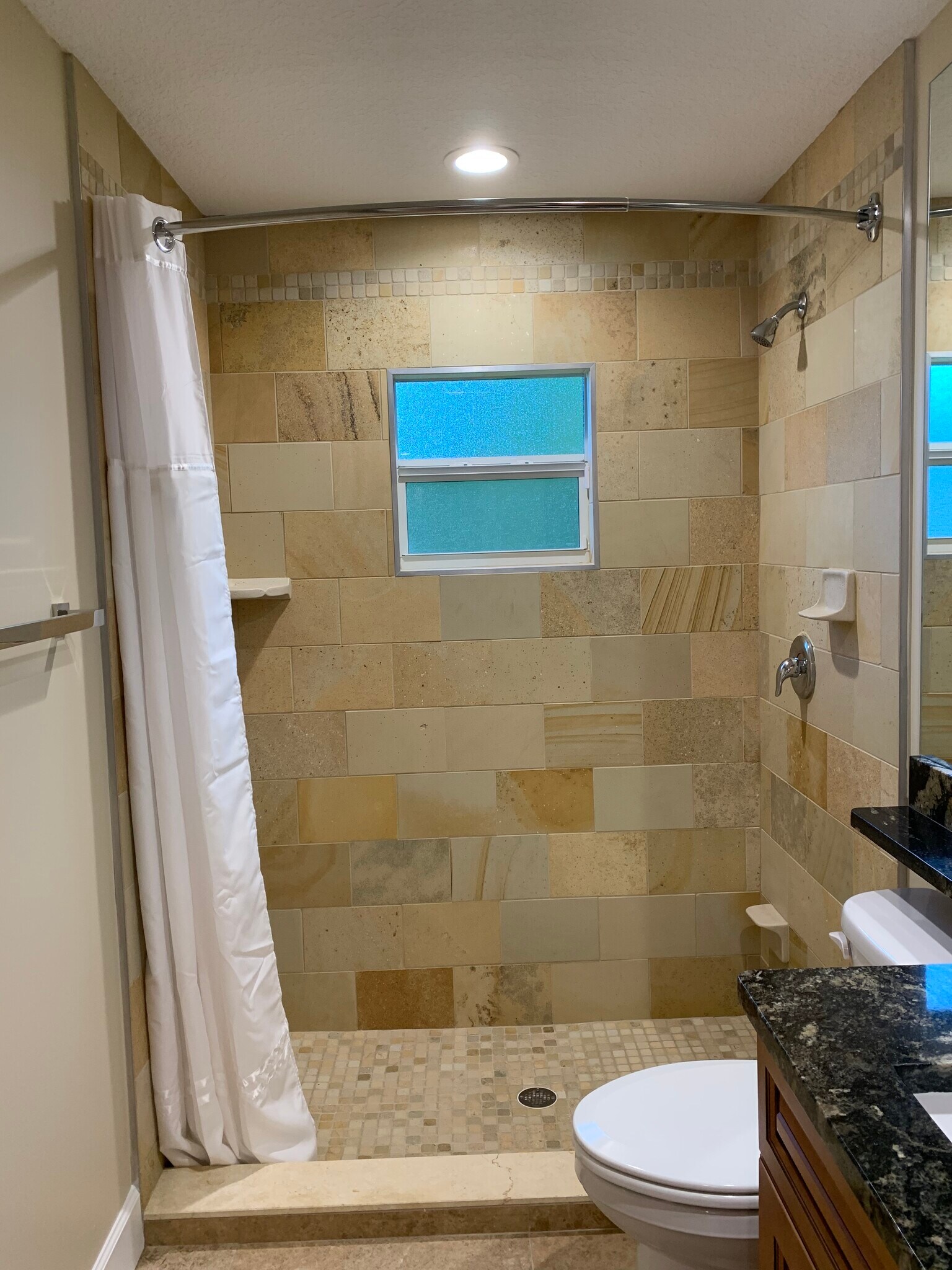 Building Photo - 926 NW Spruce Ridge Dr