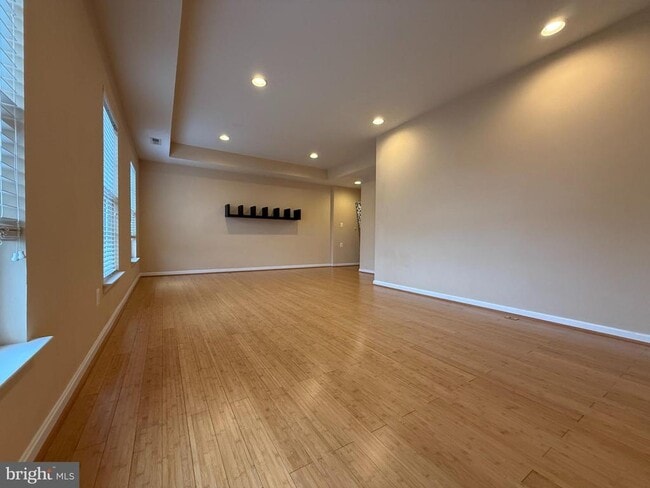 Building Photo - 22949 Fanshaw Square