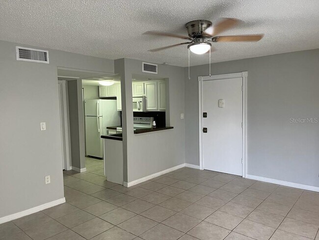 Building Photo - 596 Orange Dr