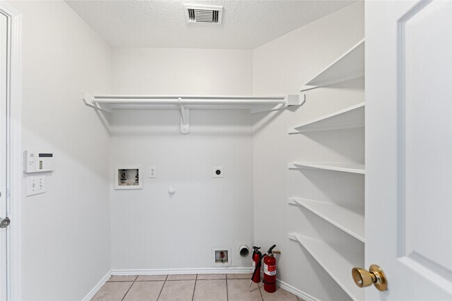 Building Photo - 21219 Somerset Park Ln