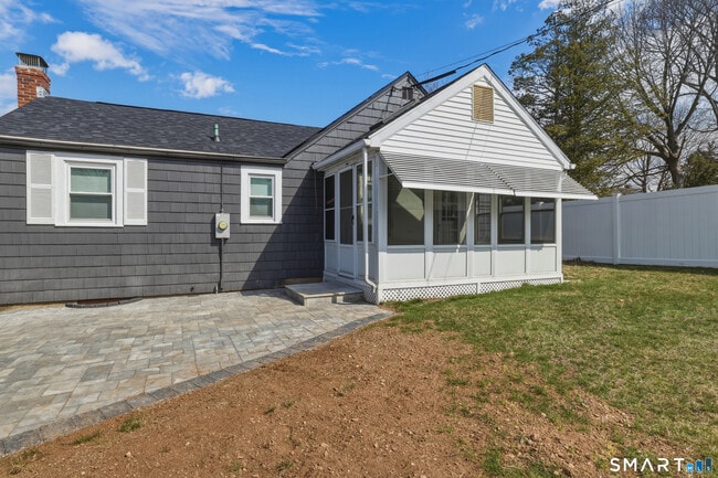 Building Photo - 140 Camp Ave