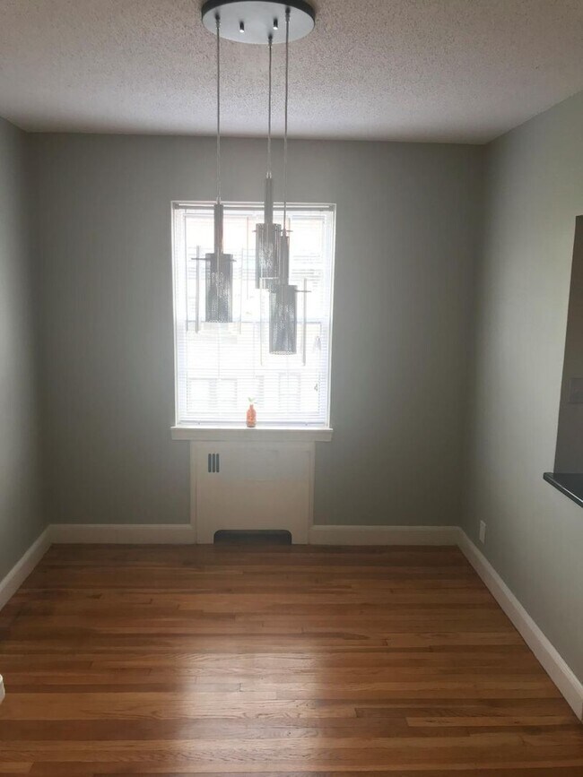 Building Photo - Coolidge Corner Area, In-Unit Washer and Dryer, Heat, Hot Water Included, Porch