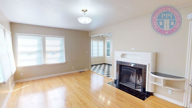 Building Photo - Gardener's Delight in Roseway Neighborhood! Charming NE Home Awaits" PET Friendly! NO SECURITY DE...