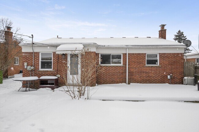 Building Photo - 27576 MacKenzie Dr