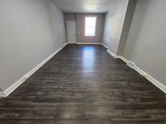 Building Photo - 3 Bed/1.5 bath Townhouse in Pigtown