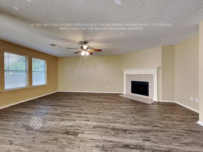 Building Photo - 3312 Silver Creek Dr