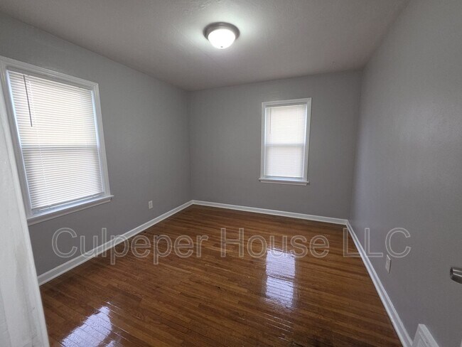 Building Photo - 530 Mayfair Blvd