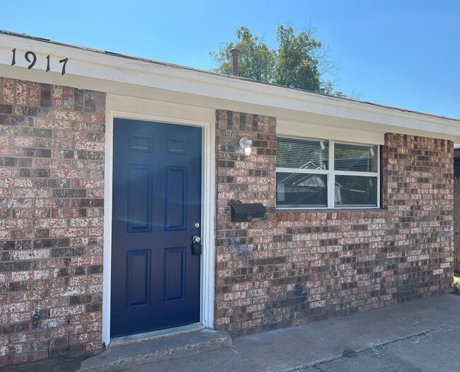 Building Photo - 1917 26th St