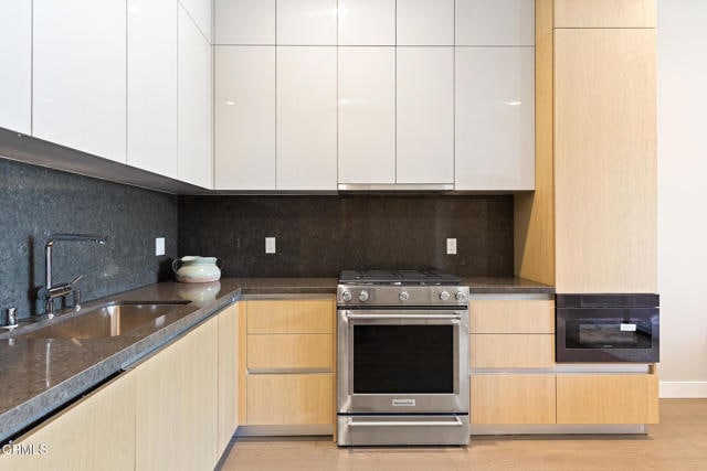 Building Photo - 388 Cordova St