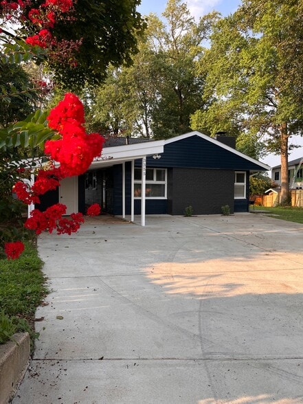Building Photo - 3355 Gallows Rd