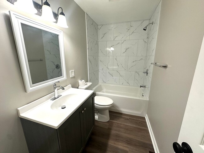 Building Photo - Updated 3 bed/ 1 bath