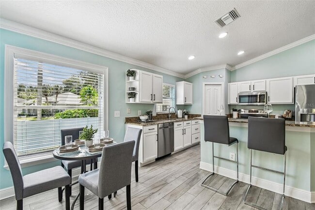 Building Photo - 13401 Fawn Springs Dr