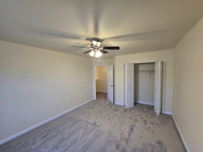 Building Photo - Bright & Beautiful Carriage House with Flexible 4-Bedroom Layout!