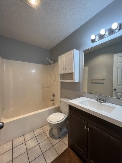 Building Photo - 6101 9th Dr