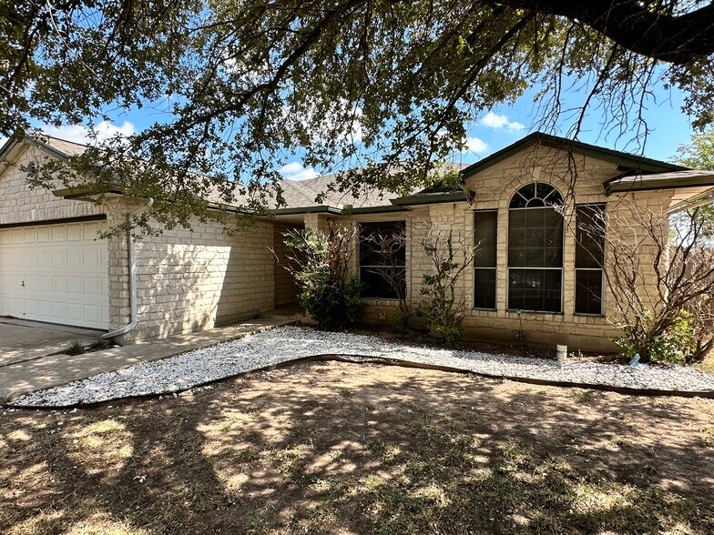 Front of house - 1003 Rolling Ridge Dr