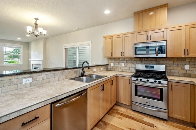 Building Photo - Bright, clean 3-bdrm/2.5-bath home in Beth...