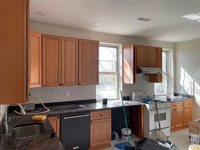 Building Photo - 16 Copenger St