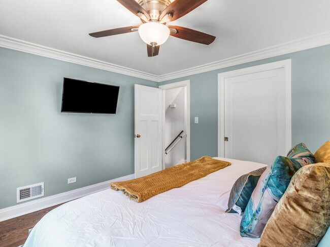 Building Photo - 5258 Washington St