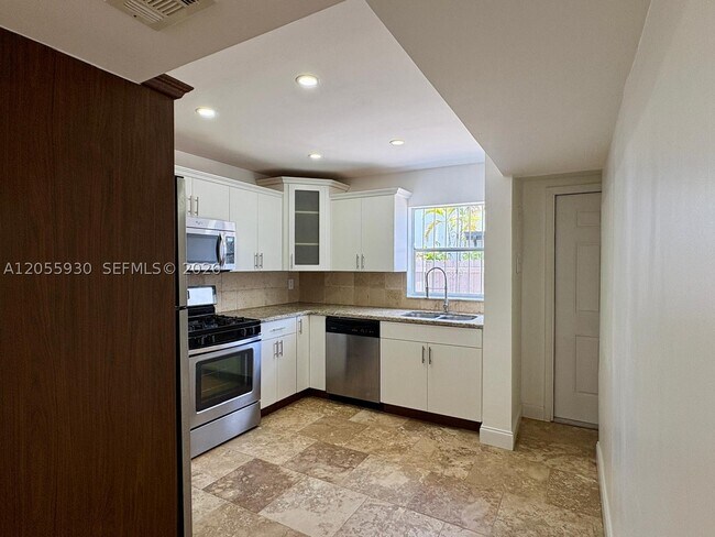 Building Photo - 6979 SW 110th Pl