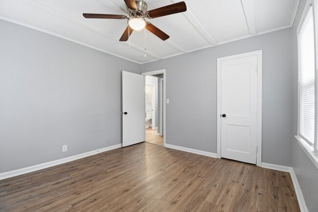 Building Photo - Newly Remodeled | 3 Bed | 1 Bath | Tulsa | Available Now