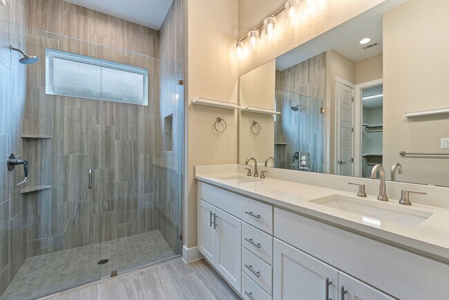 Building Photo - Beautiful Move-In Ready 4 bedroom, 3 bathroom home in Liberty Hill ISD!
